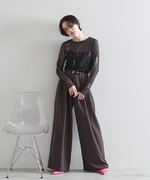 &. NOSTALGIA（アンドドットノスタルジア）の「フラワープリントシアートップス（Tシャツ/カットソー・レディース・アイボリー/ブラック・M）」の3枚目の写真