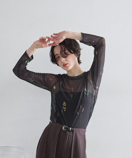 &. NOSTALGIA（アンドドットノスタルジア）の「フラワープリントシアートップス（Tシャツ/カットソー・レディース・アイボリー/ブラック・M）」の6枚目の写真