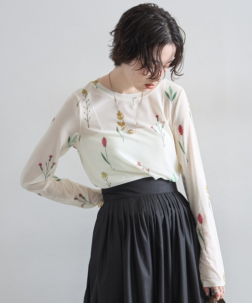 &. NOSTALGIA（アンドドットノスタルジア）の「フラワープリントシアートップス（Tシャツ/カットソー・レディース・アイボリー/ブラック・M）」の14枚目の写真