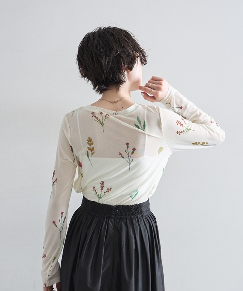 &. NOSTALGIA（アンドドットノスタルジア）の「フラワープリントシアートップス（Tシャツ/カットソー・レディース・アイボリー/ブラック・M）」の16枚目の写真