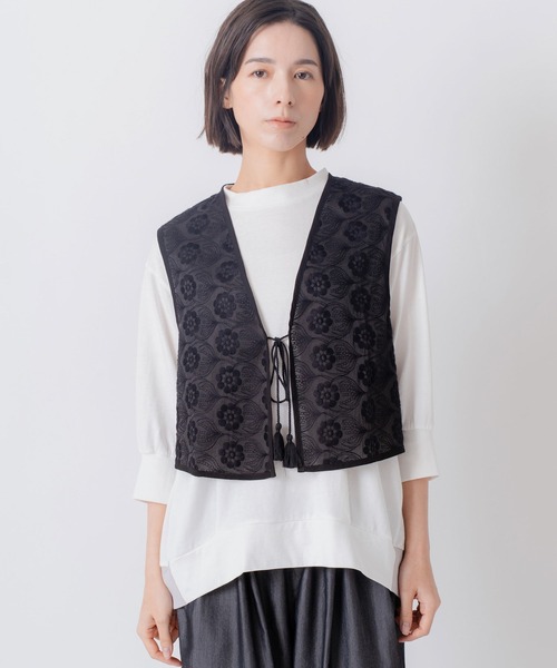 Kelen(ケレン)の「「KELEN / ケレン」シアー刺繍 ベスト(シャツ/ブラウス・レディース・チャコールグレー/ブラック/ライトグレー系/アイボリー・FREE)」の13枚目の写真