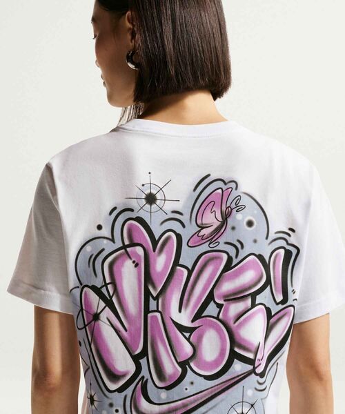 NIKE(ナイキ)の「ナイキ スポーツウェア クラシック ウィメンズ オーバーサイズド Tシャツ / Nike Sportswear Classic Women's Oversized T-Shirt IH7605-100 White(Tシャツ/カットソー・レディース・ホワイト・L/M/S/XL/XS)」の13枚目の写真