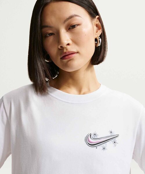 NIKE(ナイキ)の「ナイキ スポーツウェア クラシック ウィメンズ オーバーサイズド Tシャツ / Nike Sportswear Classic Women's Oversized T-Shirt IH7605-100 White(Tシャツ/カットソー・レディース・ホワイト・L/M/S/XL/XS)」の12枚目の写真
