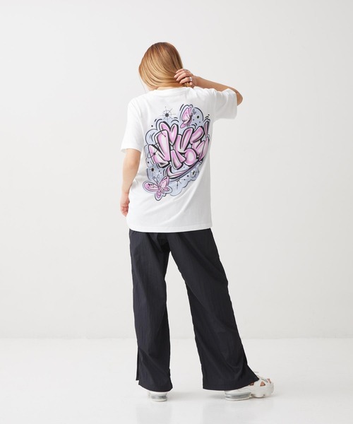 NIKE(ナイキ)の「ナイキ スポーツウェア クラシック ウィメンズ オーバーサイズド Tシャツ / Nike Sportswear Classic Women's Oversized T-Shirt IH7605-100 White(Tシャツ/カットソー・レディース・ホワイト・L/M/S/XL/XS)」の6枚目の写真