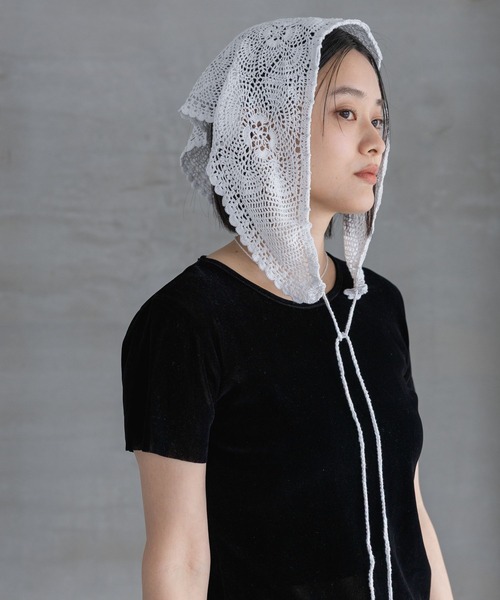 A part by（アパートバイ）の「クロシェトライアングルスカーフ（ストール/ショール・レディース・オフホワイト/ブラック・FREE）」の3枚目の写真