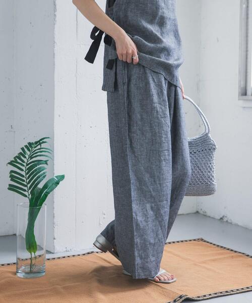URBAN RESEARCH DOORS（アーバンリサーチドアーズ）の「ヘリンボーンリネンワイドギャザーパンツ（その他パンツ・レディース・グレー系その他・MEDIUM/SMALL）」の3枚目の写真