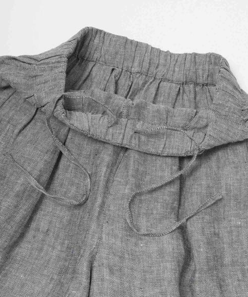 URBAN RESEARCH DOORS（アーバンリサーチドアーズ）の「ヘリンボーンリネンワイドギャザーパンツ（その他パンツ・レディース・グレー系その他・MEDIUM/SMALL）」の12枚目の写真