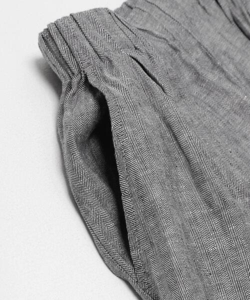URBAN RESEARCH DOORS（アーバンリサーチドアーズ）の「ヘリンボーンリネンワイドギャザーパンツ（その他パンツ・レディース・グレー系その他・MEDIUM/SMALL）」の13枚目の写真