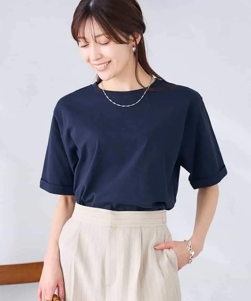 a.v.v(アーヴェヴェ)の「【接触冷感/UVカット/コットン100%/WEB限定】ロールアップハーフスリーブTシャツ(Tシャツ/カットソー・レディース・ミント/ネイビー/アイボリー/ブラック/ホワイト/クリーム/ブルー・36/38/40/42)」の6枚目の写真
