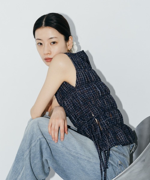 nenom（ネノム）の「[nenom/ネノム] チェックギャザーノースリーブブラウス（シャツ/ブラウス・レディース・ネイビー/イエロー/ブルー/ピンク・F）」の11枚目の写真