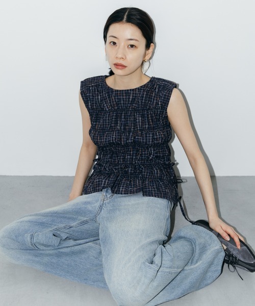 nenom（ネノム）の「[nenom/ネノム] チェックギャザーノースリーブブラウス（シャツ/ブラウス・レディース・ネイビー/イエロー/ブルー/ピンク・F）」の12枚目の写真