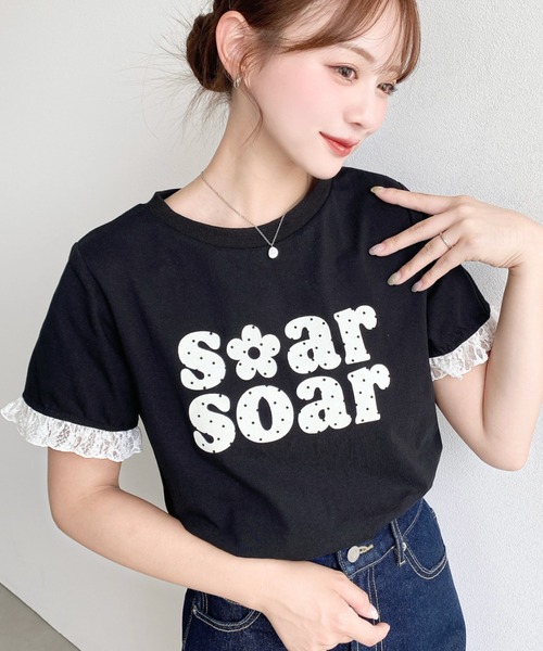 moment+(モーメントプラス)の「ドットロゴプリント袖口レースフリル半袖Tシャツ(Tシャツ/カットソー・レディース・オートミール/ネイビー/ブラック/ピンク/オフホワイト/イエロー・M)」の2枚目の写真
