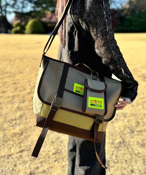 GRIP SWANY（グリップスワニー）の「Manhattan Portage×GRIP SWANY【MP1606REFGRSW】 Ny Messenger Bag  For GRIP SWANY（メッセンジャーバッグ・メンズ・ベージュ・FREE）」の4枚目の写真