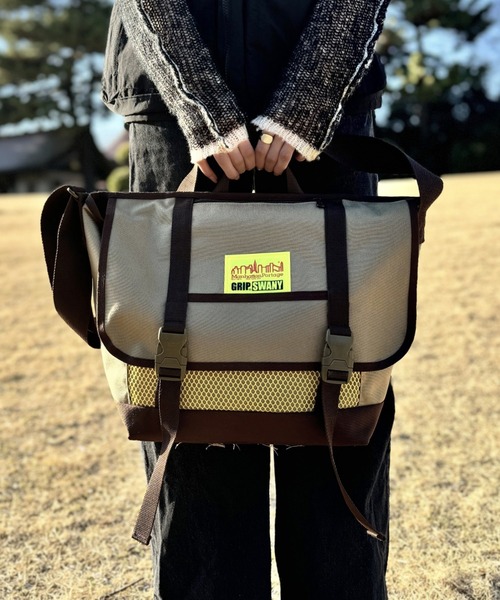 GRIP SWANY（グリップスワニー）の「Manhattan Portage×GRIP SWANY【MP1606REFGRSW】 Ny Messenger Bag  For GRIP SWANY（メッセンジャーバッグ・メンズ・ベージュ・FREE）」の3枚目の写真