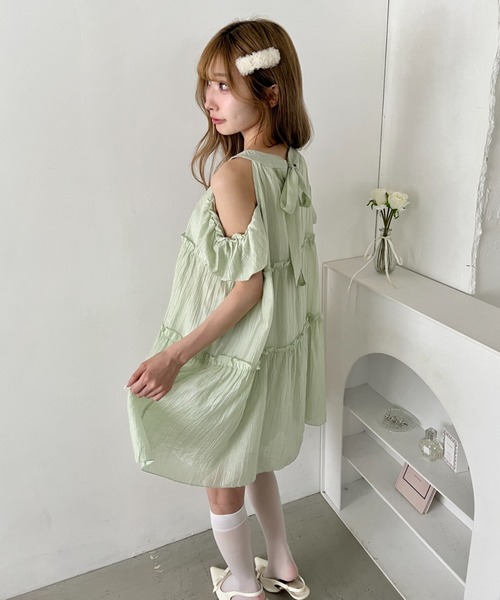 Loueme(ルエム)の「バックリボンオフショルティアードワンピース(ワンピース・レディース・ホワイト/ライトグリーン/ライトブルー・FREE)」の13枚目の写真