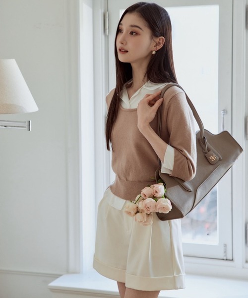 polaura(ポローラ)の「カーブストラクチャーショルダーバッグ(ショルダーバッグ・レディース・ブラック/グレイッシュベージュ・FREE)」の3枚目の写真