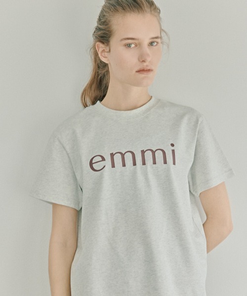 emmi（エミ）の「ベーシックemmiロゴTシャツ（Tシャツ/カットソー・レディース・ライトグレー/ホワイト/ピンク/ベージュ/チャコールグレー・F）」の3枚目の写真