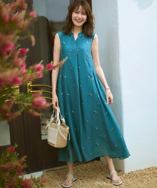 23区 L（ニジュウサンクオオキイサイズ）の「シアーワッシャー 刺繍 ワンピース（ワンピース・レディース・ダークブラウン系/ブラック系/パイングリーン系・44/46）」の4枚目の写真