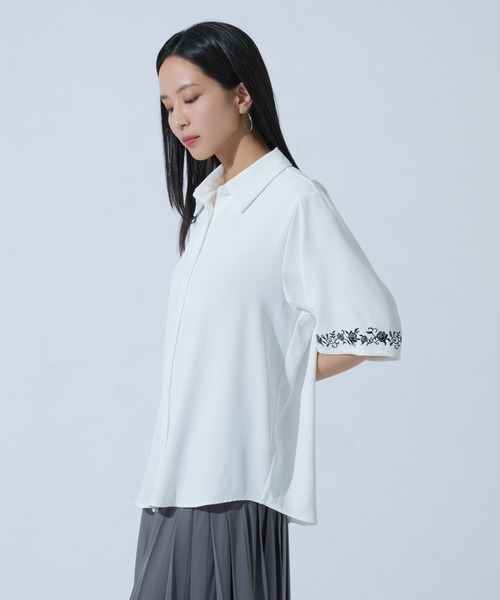 Ellno de Mavie(エルノデメヴィ)の「ハトメホソベルトツキローズ刺繍シャツ(シャツ/ブラウス・レディース・ブラック/オフホワイト/ブルーグレー・FREE)」の10枚目の写真