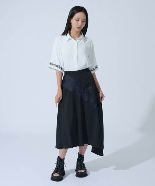 Ellno de Mavie(エルノデメヴィ)の「ハトメホソベルトツキローズ刺繍シャツ(シャツ/ブラウス・レディース・ブラック/オフホワイト/ブルーグレー・FREE)」の17枚目の写真