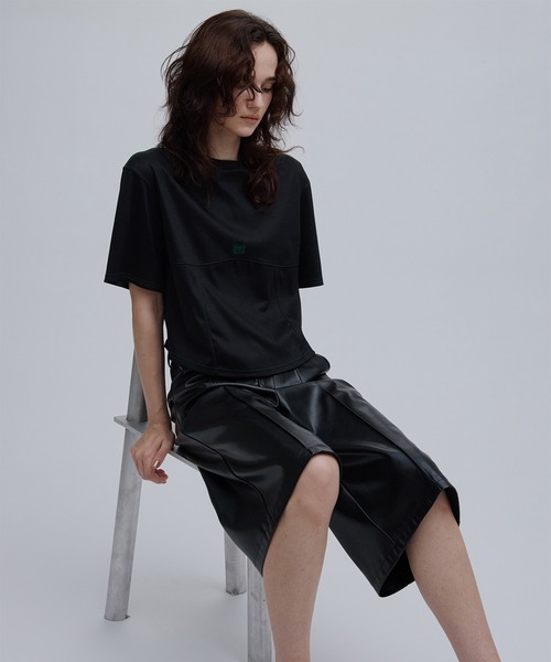 Ameri(アメリ)の「BACK OPEN SHINE TEE(Tシャツ/カットソー・レディース・ブラック/アイボリー・FREE)」の5枚目の写真