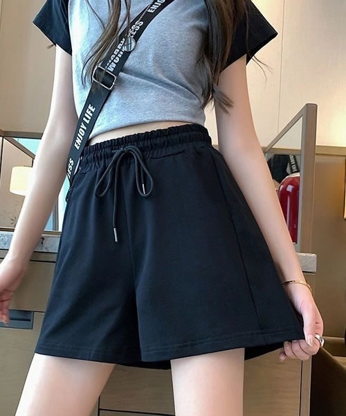 Pittok(ピットク)の「ワンマイルルームウエア ショートパンツ(スウェットパンツ・レディース・ブラック/グレー/ホワイト・LARGE/MEDIUM)」の1枚目の写真