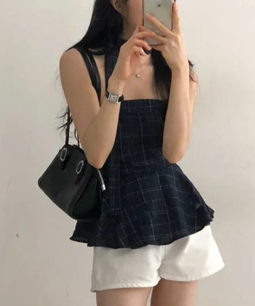 Aelina(エリナ)の「チョーカーストラップ チェック柄ビスチェ フレアヘム ノースリーブトップス(チューブトップ・レディース・ブルー/ホワイト・FREE)」の6枚目の写真