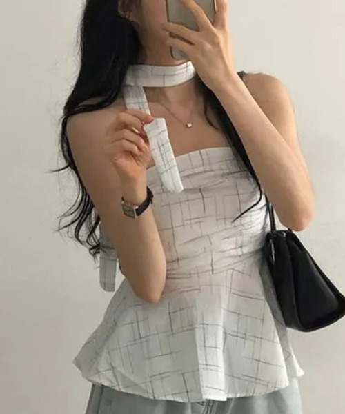 Aelina(エリナ)の「チョーカーストラップ チェック柄ビスチェ フレアヘム ノースリーブトップス(チューブトップ・レディース・ブルー/ホワイト・FREE)」の8枚目の写真
