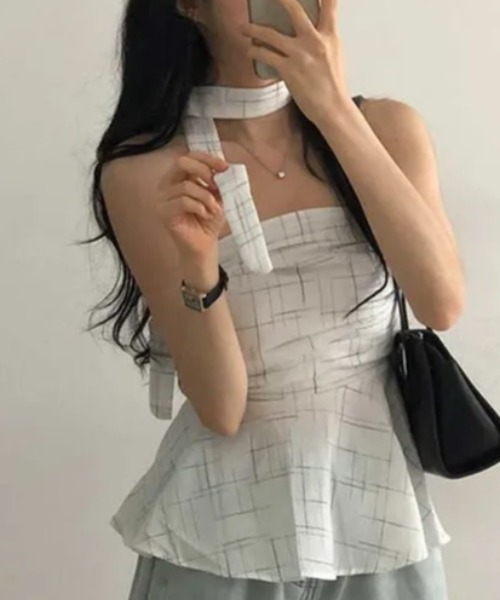 Aelina(エリナ)の「チョーカーストラップ チェック柄ビスチェ フレアヘム ノースリーブトップス(チューブトップ・レディース・ブルー/ホワイト・FREE)」の9枚目の写真