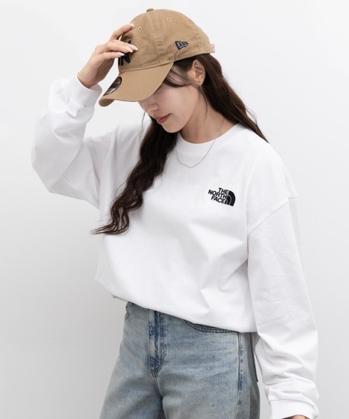 THE NORTH FACE(ザノースフェイス)の「THE NORTH FACE(ザ・ノースフェイス)/ESSENTIAL L/S R/TEE(Tシャツ/カットソー・レディース・ホワイト系その他/ブラック系その他・M/L/XL)」の5枚目の写真