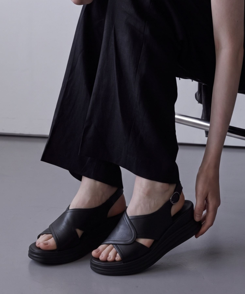 SPUR（シュプール）の「ノバモダンストラップサンダル ストラップサンダル 6.5cm -WS9050 (2カラー)（サンダル・レディース・ブラック/アイボリー・22.5cm/23cm/23.5cm/24cm/24.5cm/25cm）」の3枚目の写真