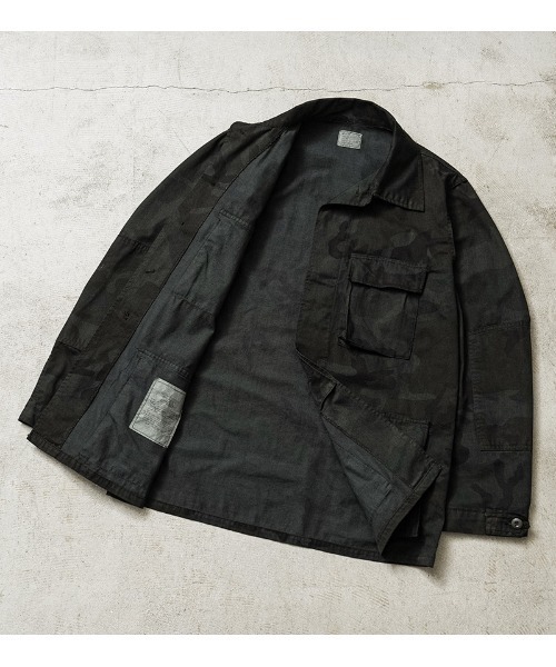 MILITARY(ミリタリー)の「実物 新品 デッドストック 米軍 BDU WOODLAND CAMO ジャケット 前期型 ノンリップ BLACK染め(ミリタリージャケット・メンズ・ブラック系その他・S-Regular)」の7枚目の写真