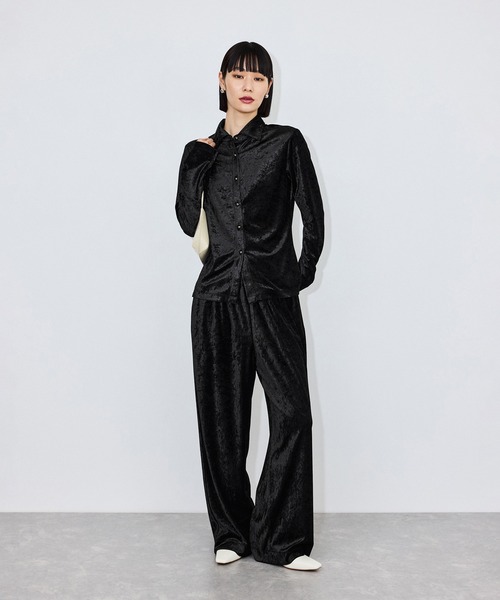 ADAM ET ROPE'(アダムエロペ)の「クラッシュベロアシャツ/セットアップ対応(シャツ/ブラウス・レディース・ブラック/グレー・FREE)」の3枚目の写真