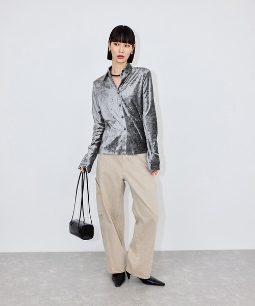 ADAM ET ROPE'(アダムエロペ)の「クラッシュベロアシャツ/セットアップ対応(シャツ/ブラウス・レディース・ブラック/グレー・FREE)」の4枚目の写真