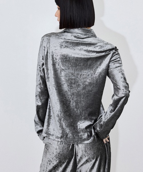 ADAM ET ROPE'(アダムエロペ)の「クラッシュベロアシャツ/セットアップ対応(シャツ/ブラウス・レディース・ブラック/グレー・FREE)」の9枚目の写真