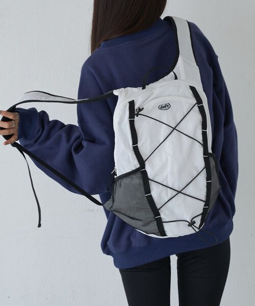 COLONY 2139（コロニートゥーワンスリーナイン）の「【UNISEX/新色追加/超軽量】撥水リップドロストバックパック（バックパック/リュック・レディース・ホワイト/ブラック/ブルー/ブラウン・FREE）」の11枚目の写真