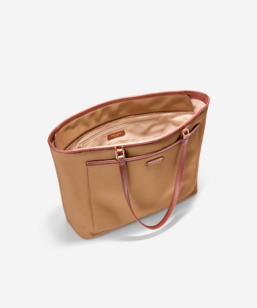 COLE HAAN（コールハーン）の「ザ エリーゼ ナイロン トート womens（トートバッグ・レディース・ブラウン・OSFA）」の4枚目の写真