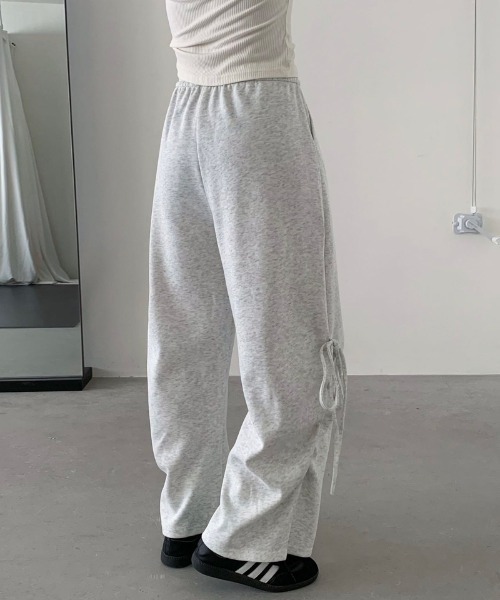 COCOMOMO(ココモモ)の「【カラー×サイズ展開あり】サイドギャザーリボンスウェットパンツ リボン スウェット パンツ ワイド スウェットパンツ ワイドパンツ イージーパンツ リボンパンツ(スウェットパンツ・レディース・ダークグレー/ブラック/グレー/ライトグレー・XL/L/M/S)」の12枚目の写真