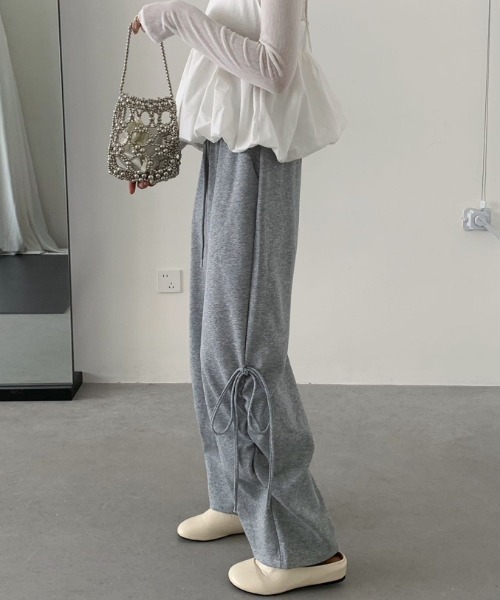 COCOMOMO(ココモモ)の「【カラー×サイズ展開あり】サイドギャザーリボンスウェットパンツ リボン スウェット パンツ ワイド スウェットパンツ ワイドパンツ イージーパンツ リボンパンツ(スウェットパンツ・レディース・ダークグレー/ブラック/グレー/ライトグレー・XL/L/M/S)」の13枚目の写真