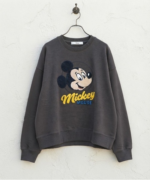 Disney(ディズニー)の「【DISNEY/ディズニー】ミッキー・ミニー・ドナルド・デイジー キャラクター サガラ刺繍 裏毛クルーネックスウェット(WIDEシルエット)(スウェット・レディース・パープル/スミクロ/オートミール/ライトピンク・LARGE/MEDIUM)」の10枚目の写真