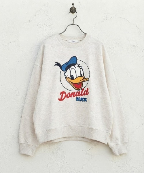 Disney(ディズニー)の「【DISNEY/ディズニー】ミッキー・ミニー・ドナルド・デイジー キャラクター サガラ刺繍 裏毛クルーネックスウェット(WIDEシルエット)(スウェット・レディース・パープル/スミクロ/オートミール/ライトピンク・LARGE/MEDIUM)」の11枚目の写真