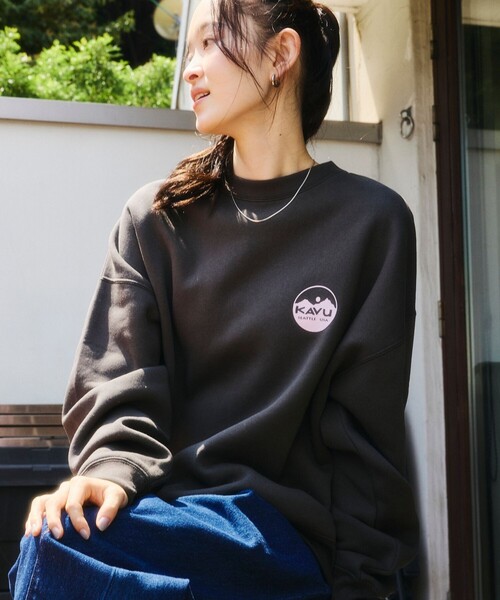 KAVU(カブー)の「KAVU/カブー 限定展開 カブー 別注 サークルロゴスウェット(スウェット・メンズ・ブラウン/グレイッシュベージュ/スミクロ/アッシュグレー・LARGE/SMALL/MEDIUM)」の5枚目の写真