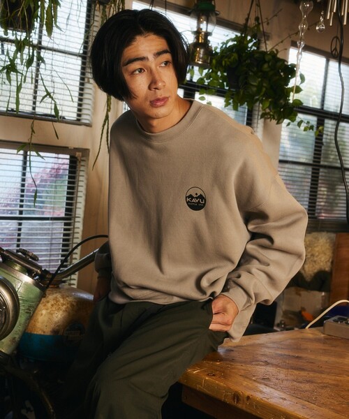 KAVU(カブー)の「KAVU/カブー 限定展開 カブー 別注 サークルロゴスウェット(スウェット・メンズ・ブラウン/グレイッシュベージュ/スミクロ/アッシュグレー・LARGE/SMALL/MEDIUM)」の9枚目の写真