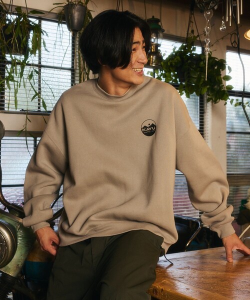 KAVU(カブー)の「KAVU/カブー 限定展開 カブー 別注 サークルロゴスウェット(スウェット・メンズ・ブラウン/グレイッシュベージュ/スミクロ/アッシュグレー・LARGE/SMALL/MEDIUM)」の10枚目の写真