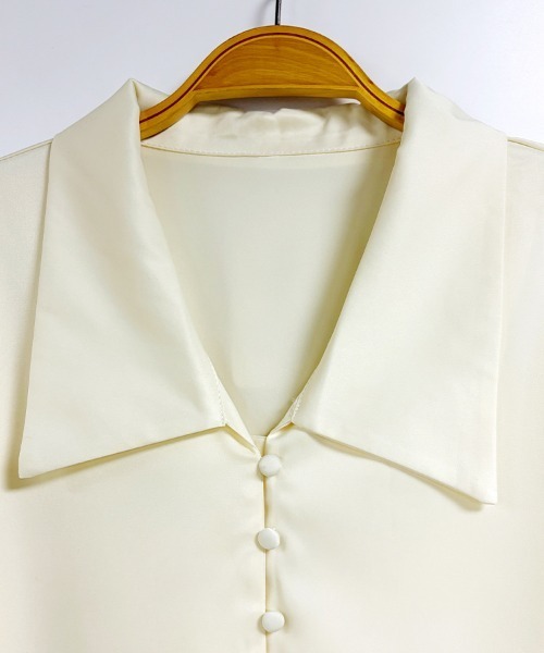 ONEP STAR(ワンピスター)の「ビッグカラーシャーリングスリーブ長袖ブラウス(シャツ/ブラウス・レディース・ベージュ・MEDIUM/LARGE/X-LARGE)」の7枚目の写真