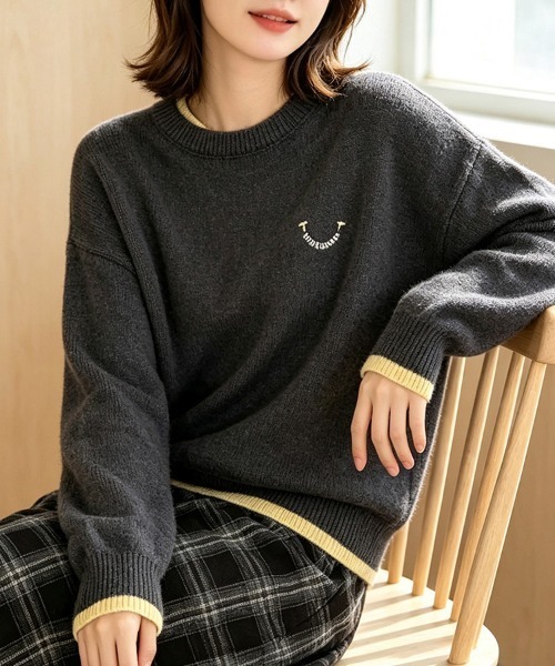 LEMOA(レモア)の「レタリング刺繍レイヤード風長袖ニットトップス(ニット/セーター・レディース・オフホワイト/グレー・FREE)」の7枚目の写真