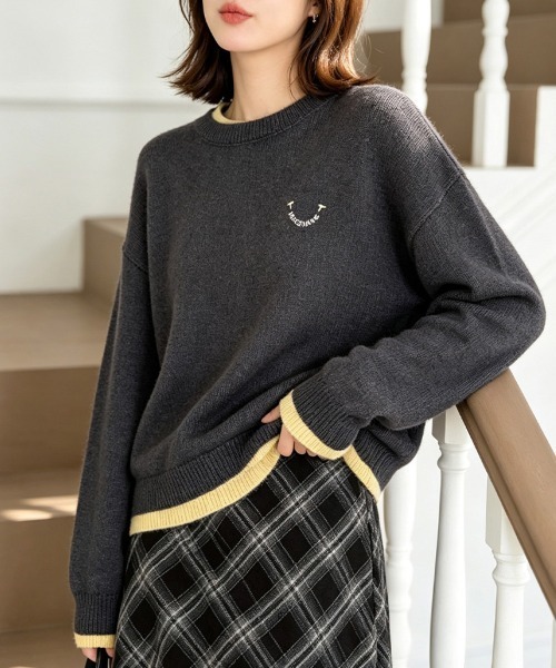 LEMOA(レモア)の「レタリング刺繍レイヤード風長袖ニットトップス(ニット/セーター・レディース・オフホワイト/グレー・FREE)」の8枚目の写真