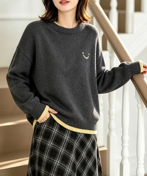 LEMOA(レモア)の「レタリング刺繍レイヤード風長袖ニットトップス(ニット/セーター・レディース・オフホワイト/グレー・FREE)」の9枚目の写真