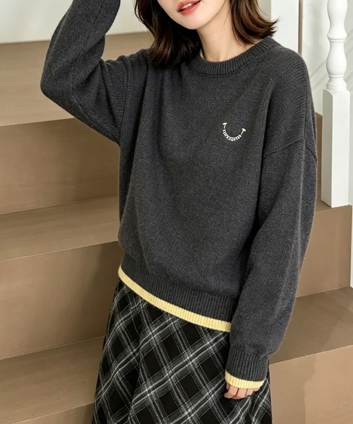 LEMOA(レモア)の「レタリング刺繍レイヤード風長袖ニットトップス(ニット/セーター・レディース・オフホワイト/グレー・FREE)」の10枚目の写真