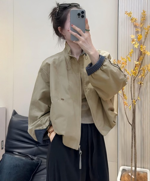 WESTSEA(ウエストシー)の「チェック柄 袖口切替 スタンドカラー ボリュームスリーブ ショートブルゾン(ブルゾン・レディース・ベージュ/ネイビー・L/M)」の4枚目の写真